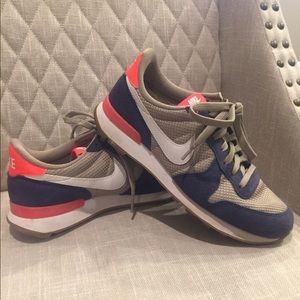 Nike Internationalist- LIKE NEW